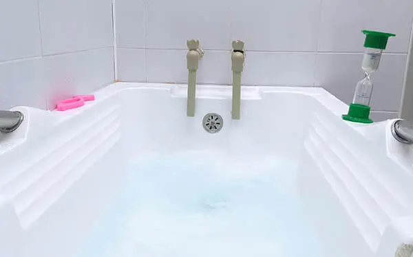 Минеральные ванны в санаторий Сарыагаш